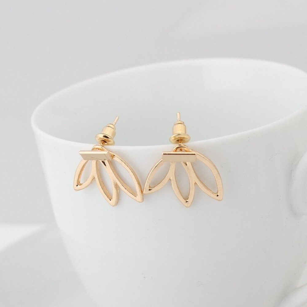 🆕 Gold Lotus Flower Bar Earrings - Picture 2 of 6